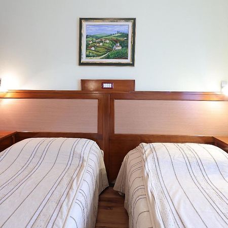B & B Casa Rustica Dva Baladura Rooms Kanfanar Exteriör bild